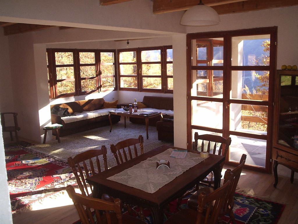 Guest House Tara Canyon Плевля Экстерьер фото