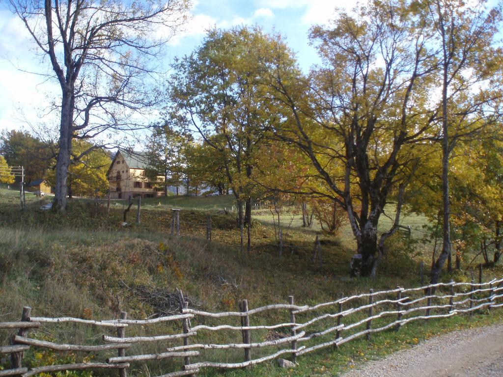 Guest House Tara Canyon Плевля Экстерьер фото