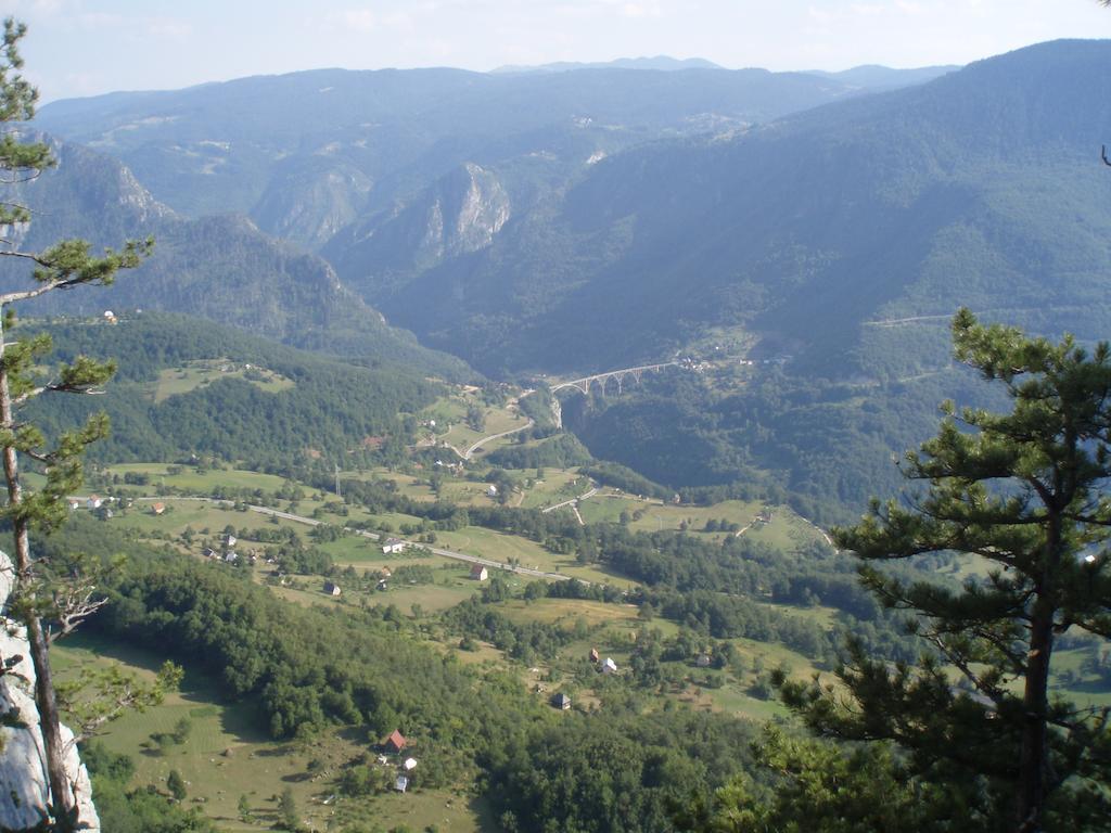 Guest House Tara Canyon Плевля Экстерьер фото